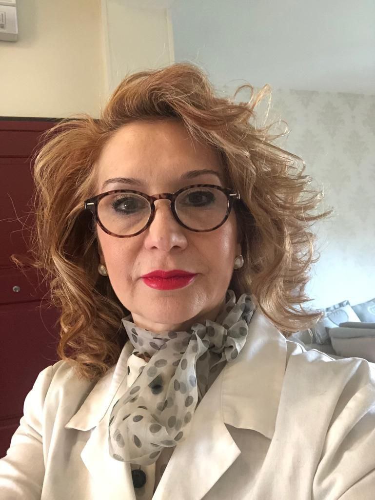 Home Photo 6012868358463753032 Y